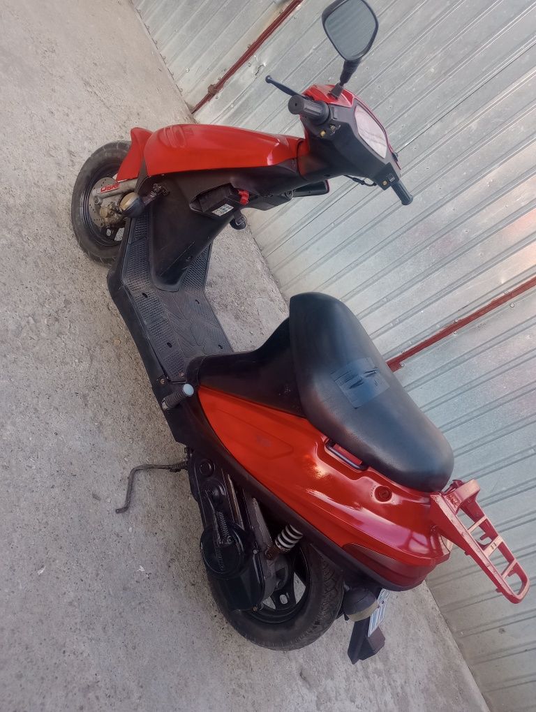 Scuter 49cm culoare roșie, cu acte