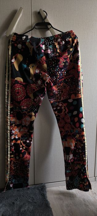 Уникален и различен спортен екип Adidas