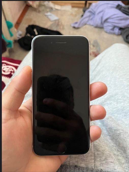 Обменяю айфон се 2020 на айфон 11