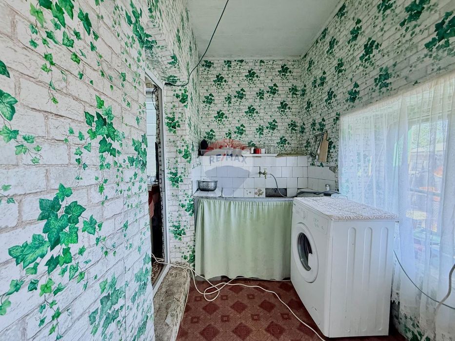 Самостоятелна къща с двор и потенциал за продажба, общ. Балчик, с. Гу