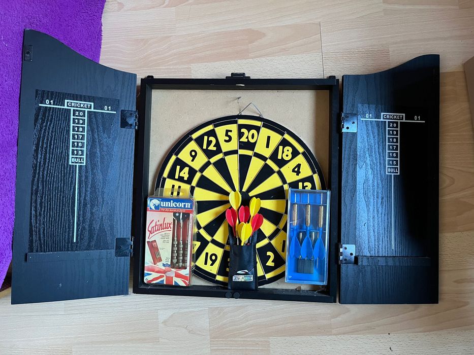 Дартс мишена със стрели