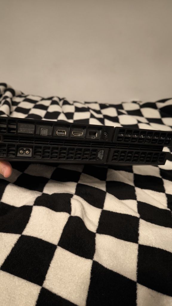 PlayStation 4 + 2 controllere + FIFA 19 | Stare foarte bună