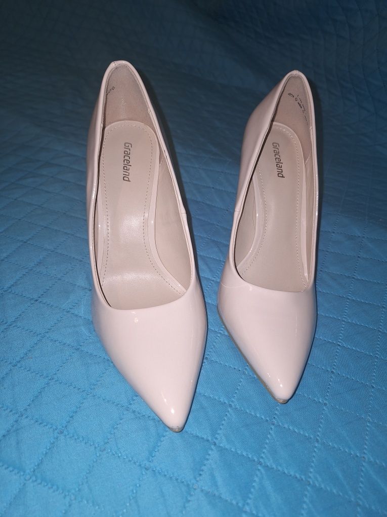 Pantofi stileto bej