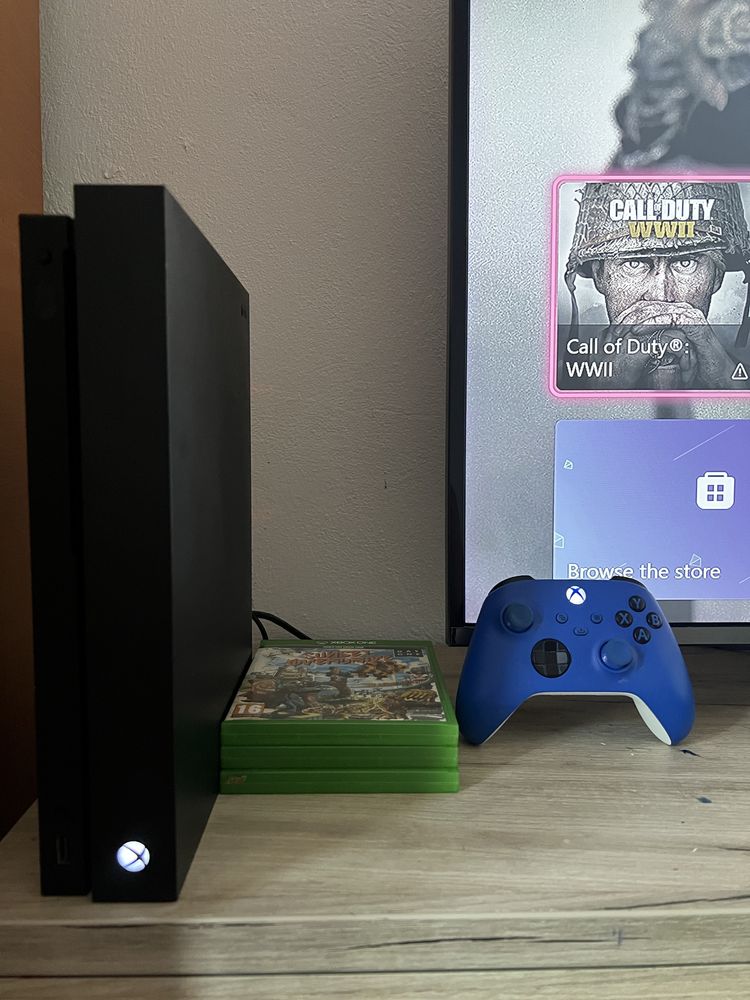 Xbox one x.