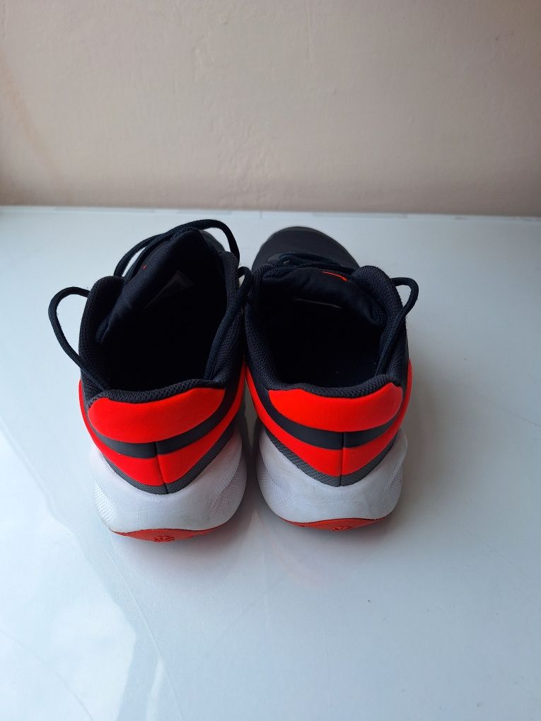Маратонки Nike номер 39