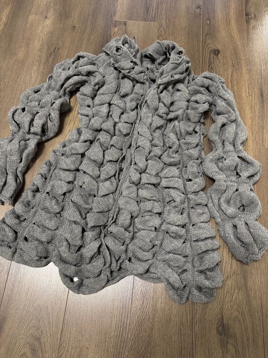 Дълга жилетка с уникална плетка