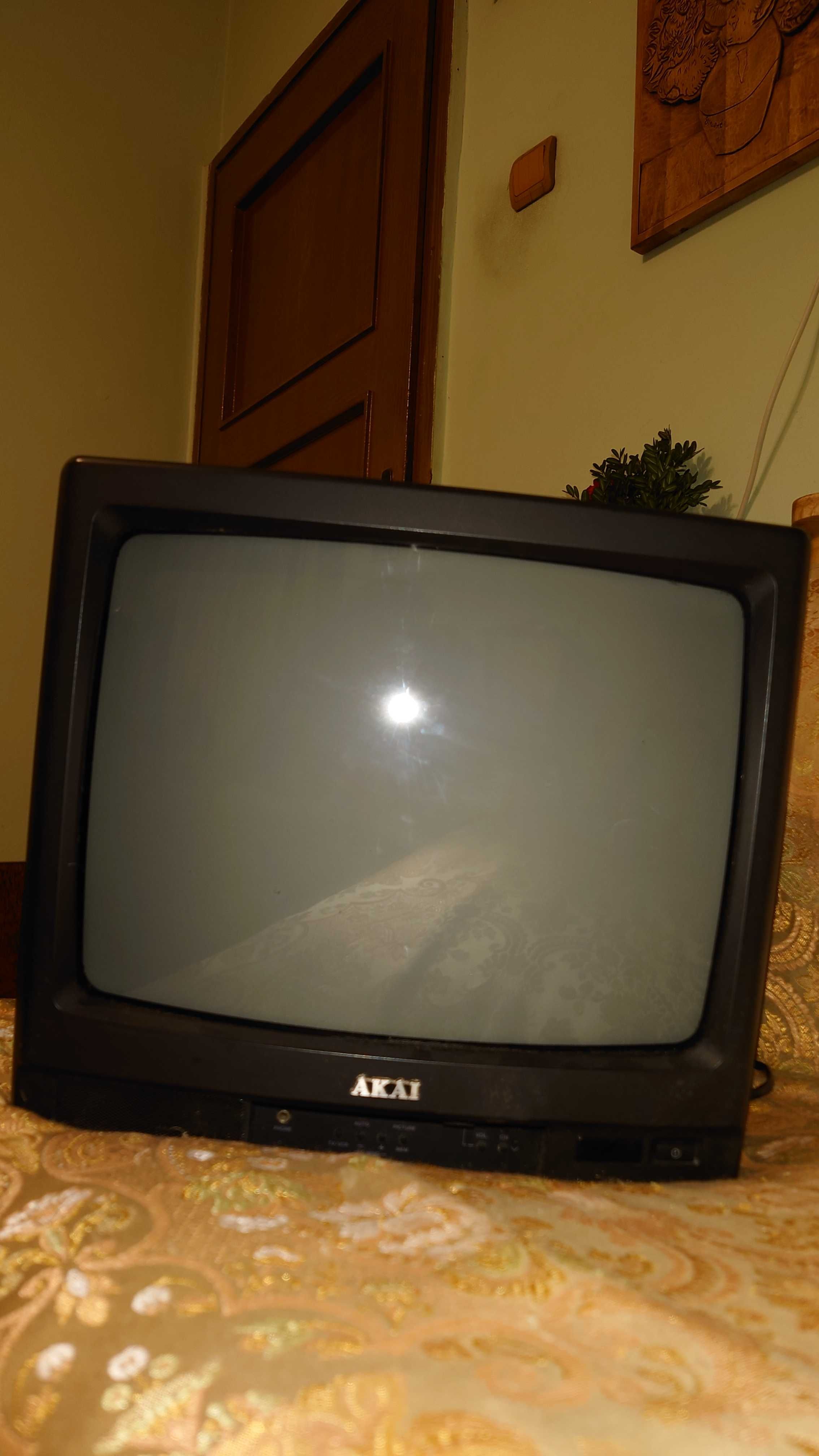 Стар телевизор Akai CT1407D