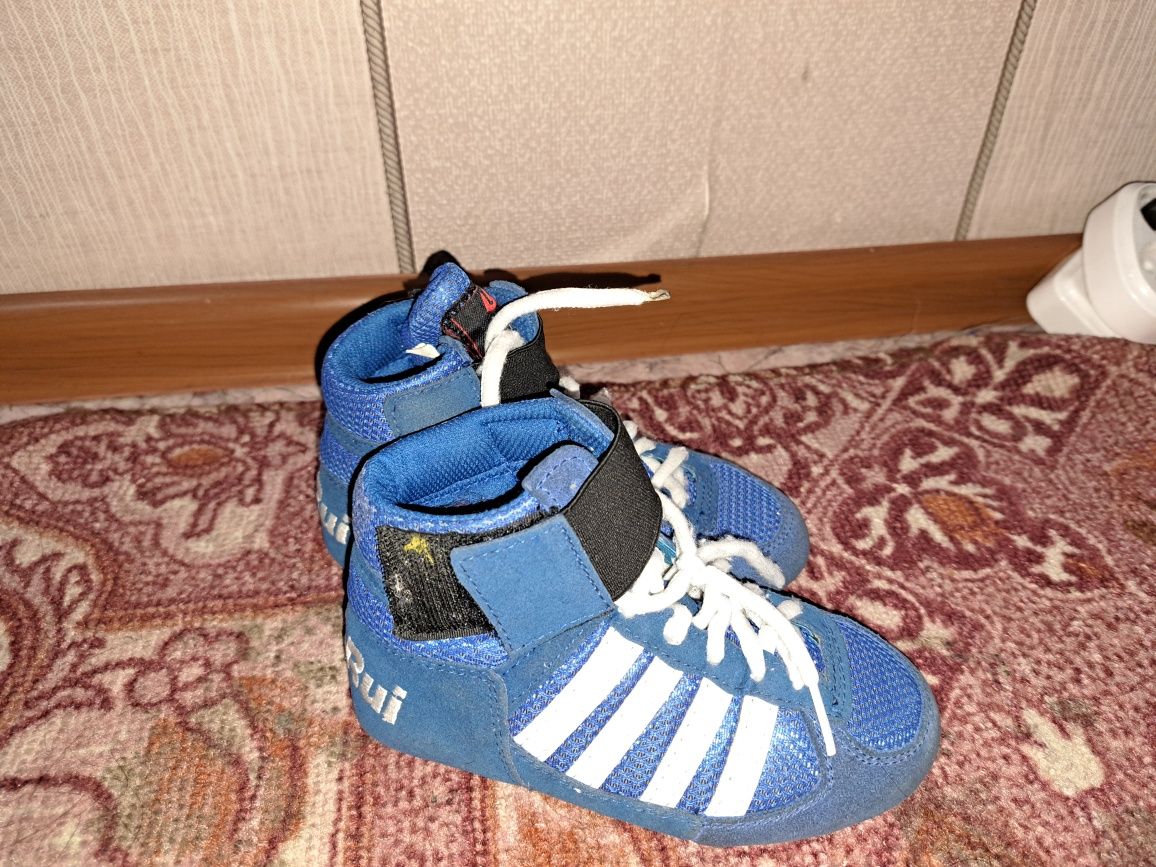 Продам борцовки.