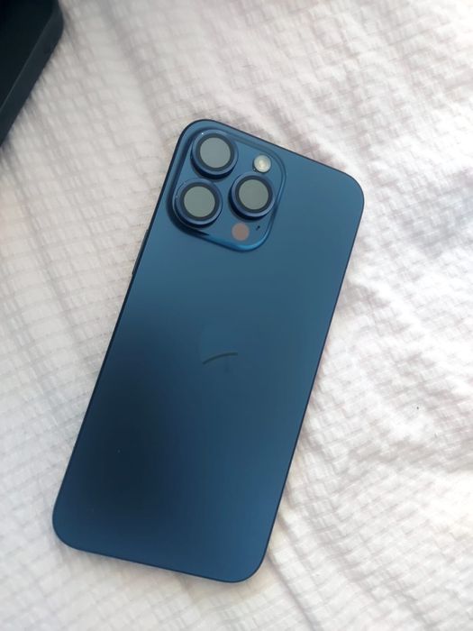 Продается айфон 15 про мах