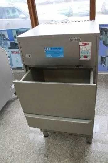 Ледогенератор Maja SA110 за люспест лед