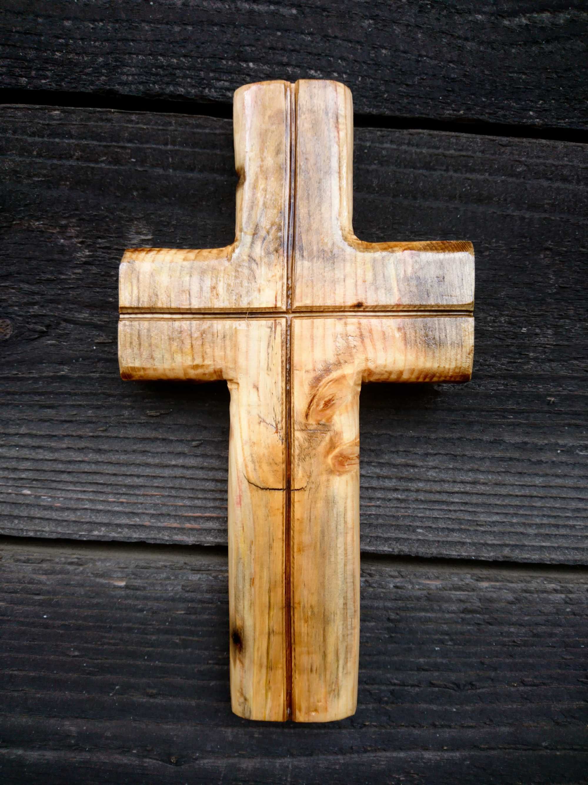Cruci din lemn-unicat