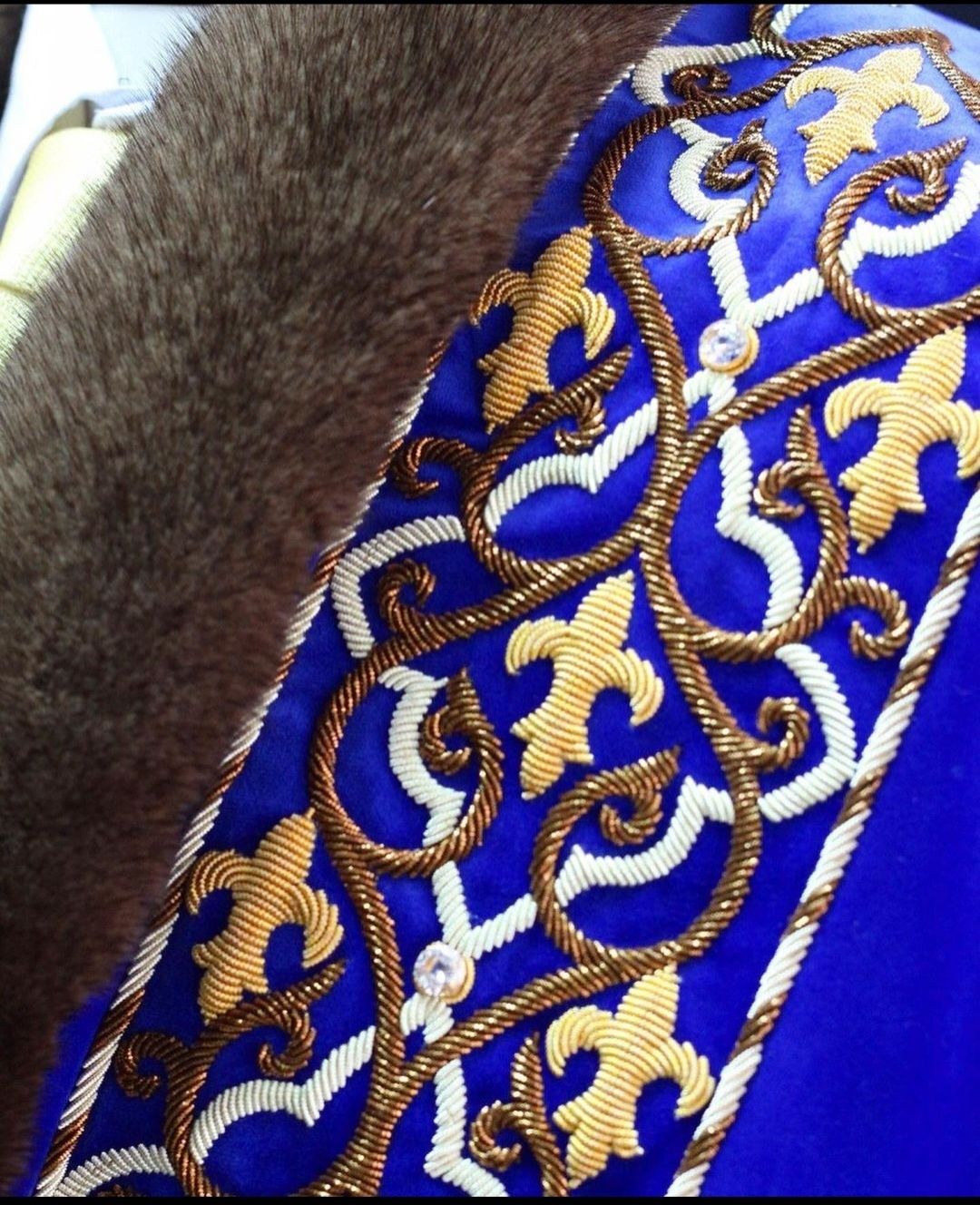 Национальный костюм.  Элитные казахское одежды. Платья шапан камзол