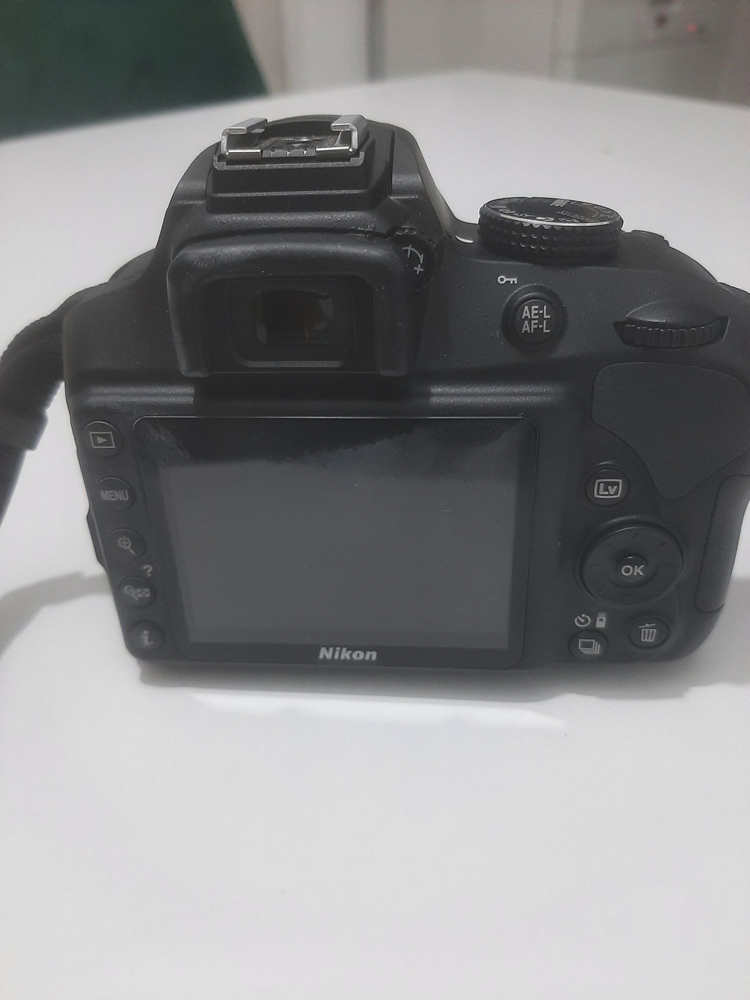 Nikon D3400 cu obiectiv inclus .