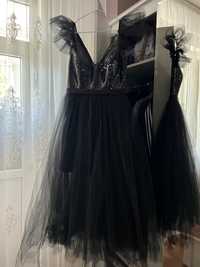 платье черное в поетку