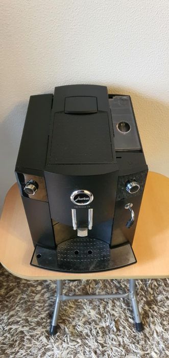Vând espresor Jura Impressa C5