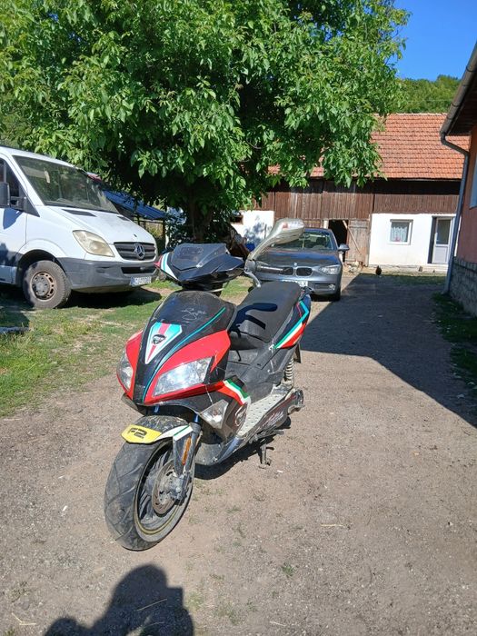 Vând scuter 49cc