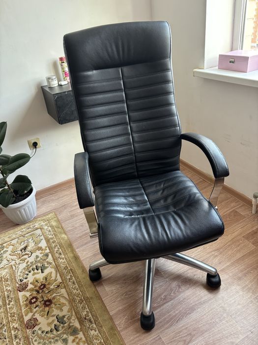 Кресло в офис кожанное
