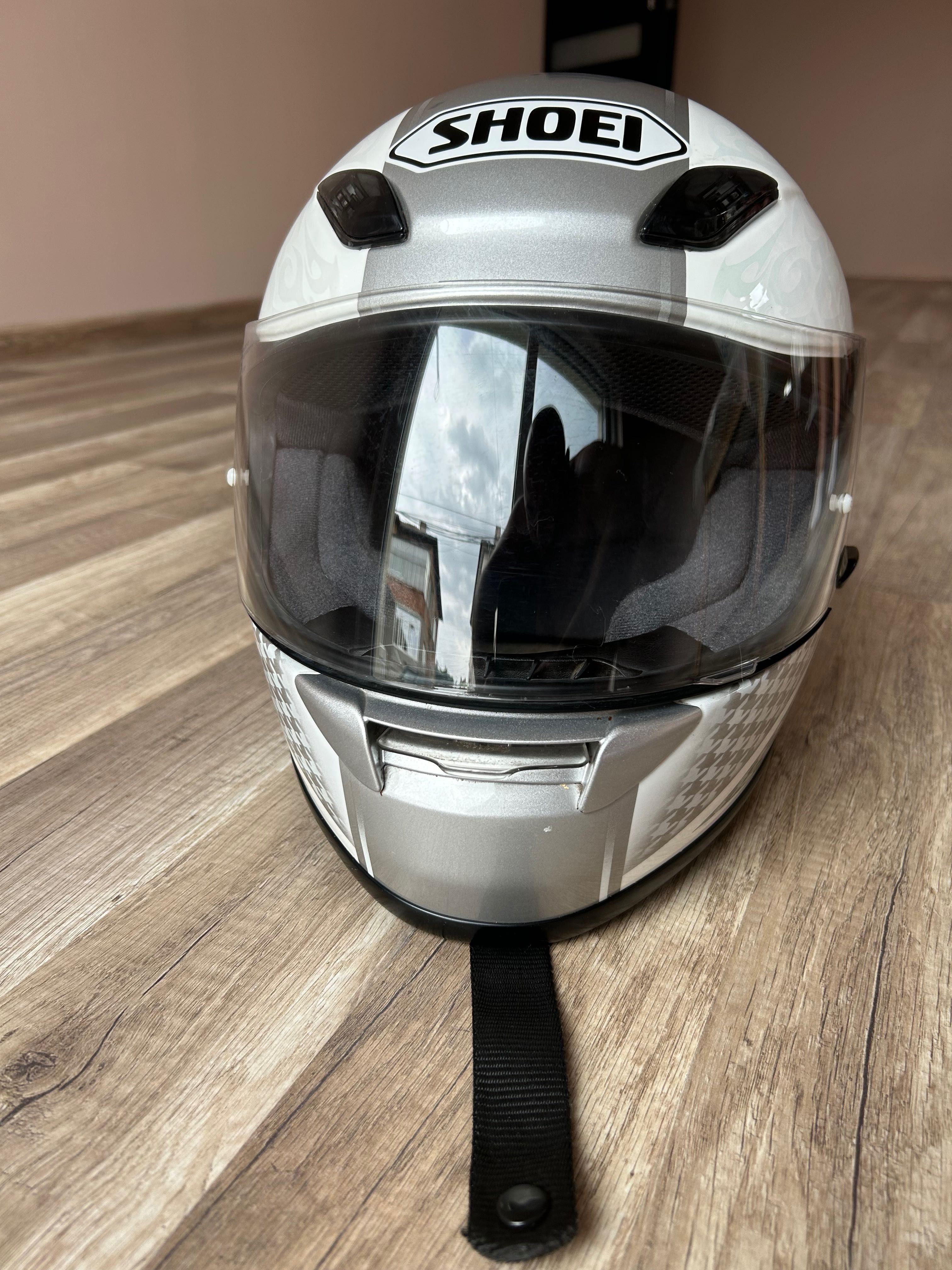 Продавам каска Shoei xr1100