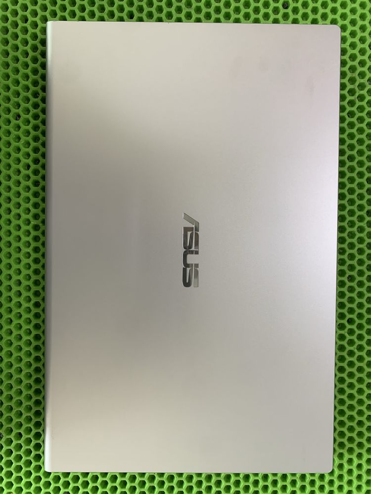 Ультрабук Asus vivobook в идеальном состоянии.