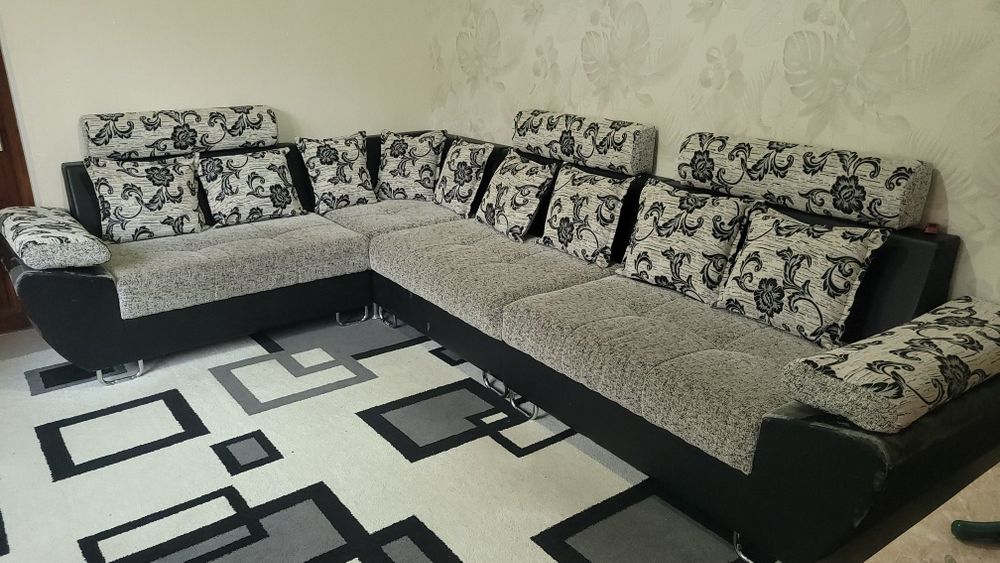 Угалок для гостинной и кухни