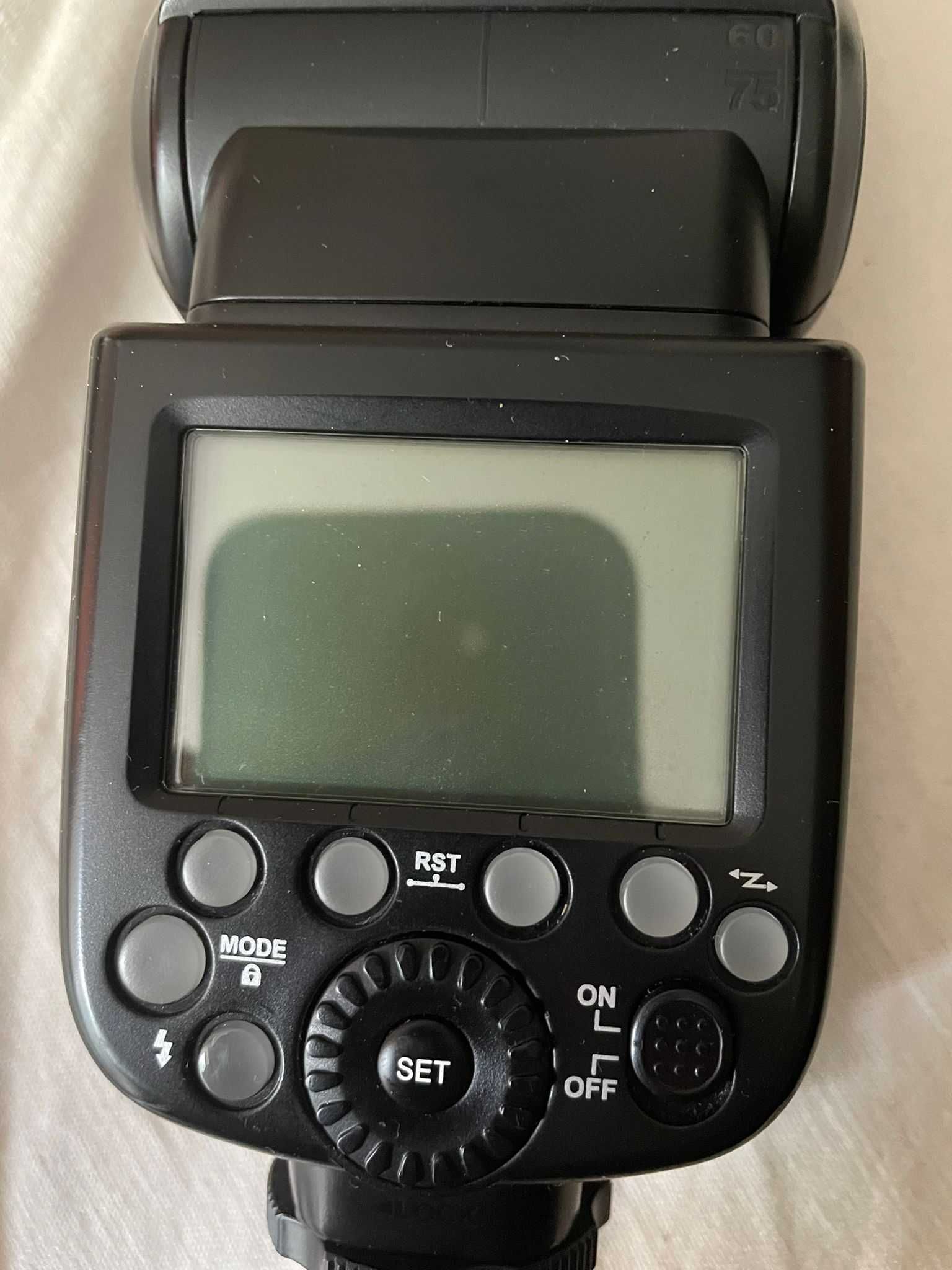 Blit Godox TT685C TTL pentru Canon