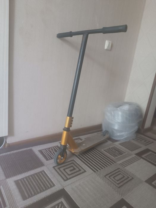 Продаю самокат трюковой б/у почти в хорошем состаянии
