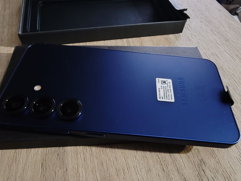 Samsung S25(deschisa cutia pentru poza)