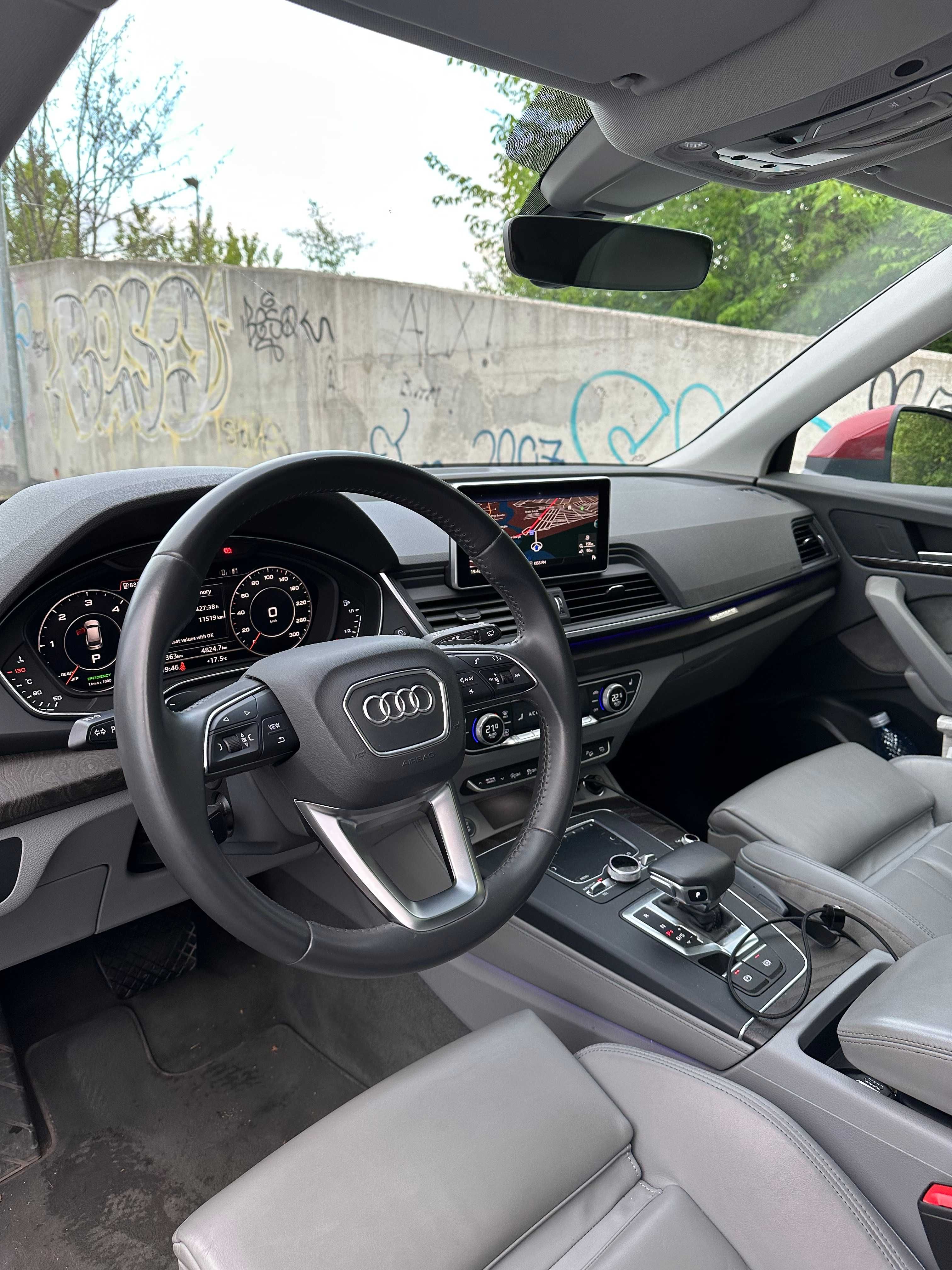 Audi Q5 2.0 TDI Quattro automat bord digital Carplay piele R19 pano