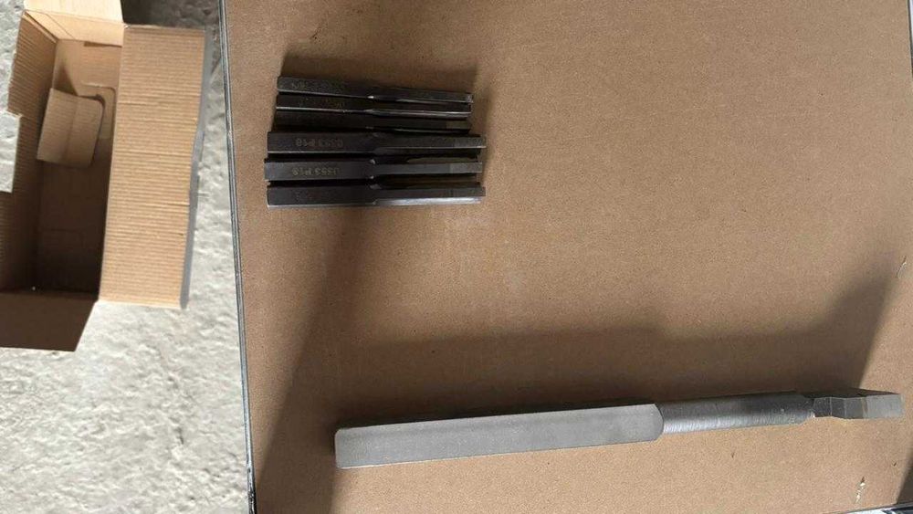 Резцы Долбежные D12 L110 и  D8 L100