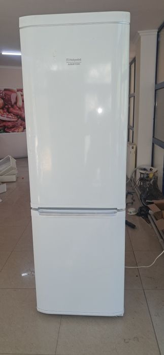 Холодильник HotpolntAriston  системы no frost,  1 м 80 см