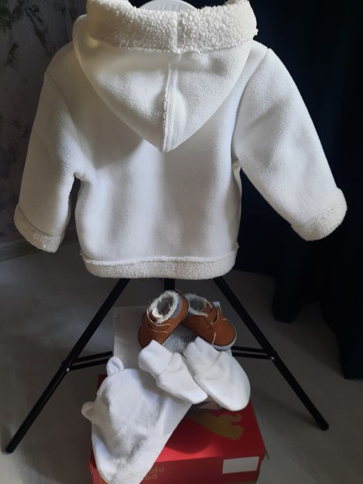 Palton + fes + mănuși + ghete bebeluș, mărimea 3 - 6 luni+