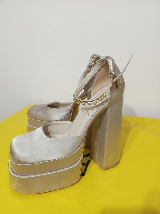 Туфли на каблуке