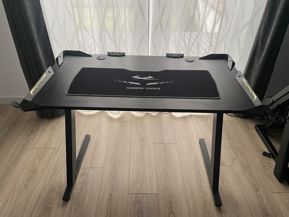 Birou Gaming Nou, iluminare LED, suport pahar, suport casti