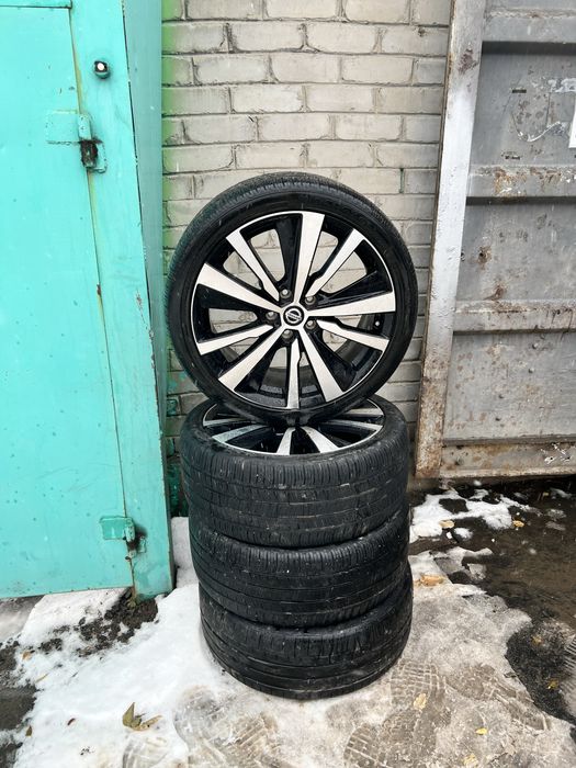 Литые диски  Nissan с резиной