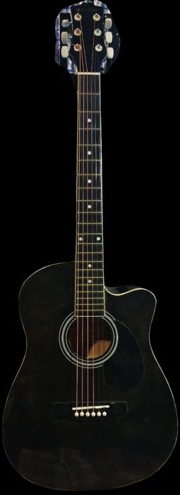 Продается акустическая гитара.
В отличном состоянии. Новые струны.