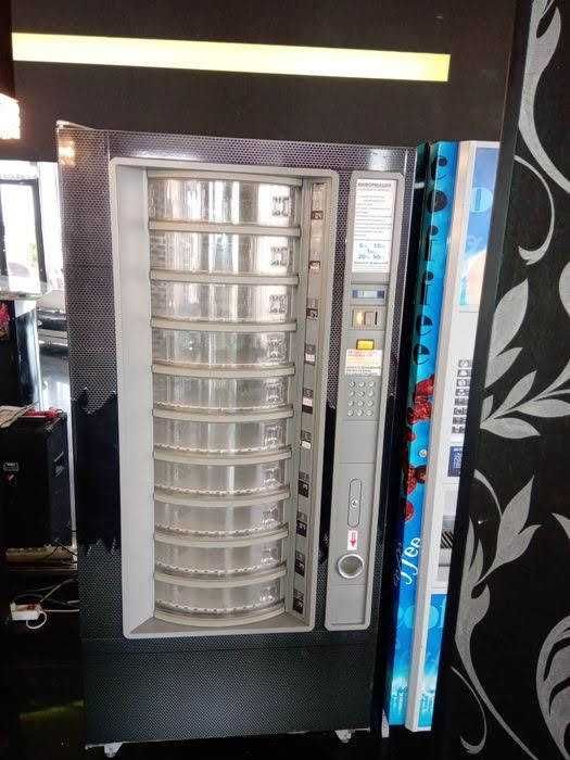 Продавам вендинг автомат Zanussi Smart - Вендинг машина Zanusi smart