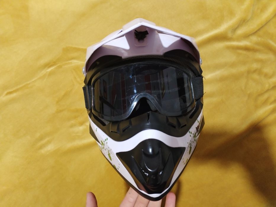 Se vine casca cros/bicicleta downhill