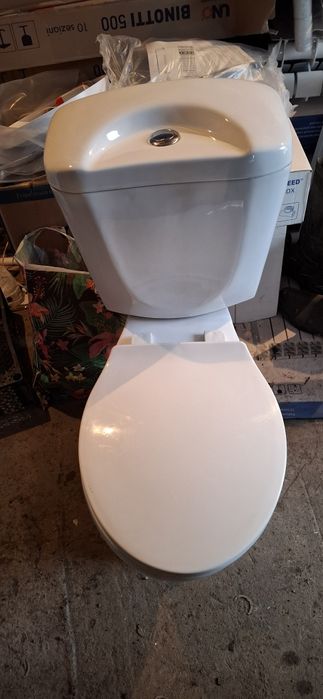 Продаю унитаз в хорошем состоянии.