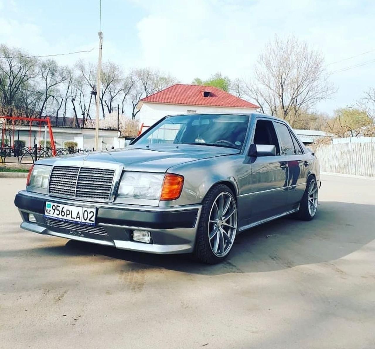 Мерседес w124 бамперы, пороги, туманники спойлеры, фара ,крыло