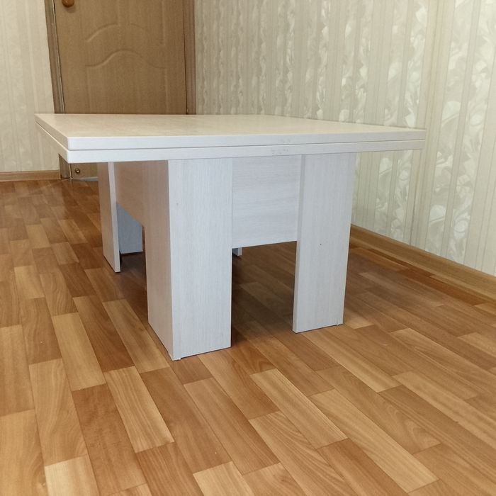 Продается компьютерный стол, и раскладной стол