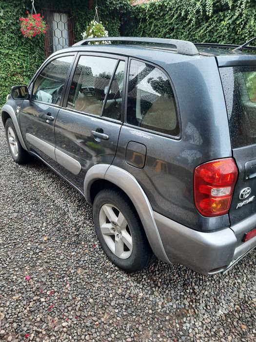 Vând Toyota rav4 sau schimb