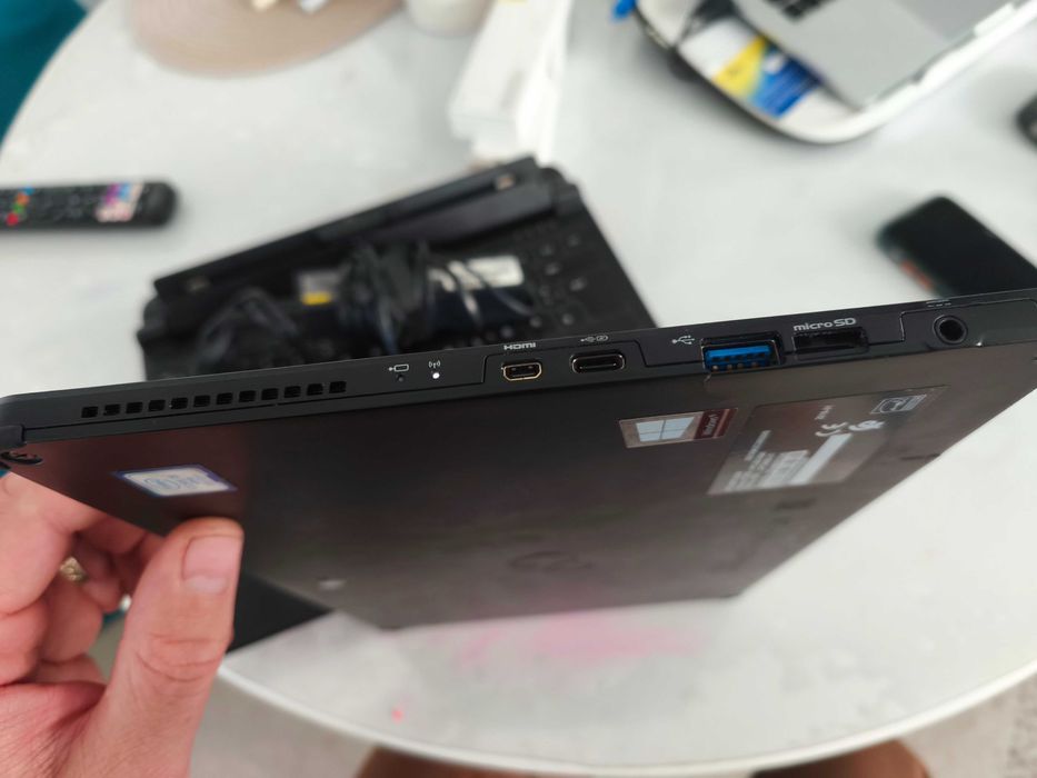 Laptop-tabletă 2 în 1 Fujitsu Stylistic Q738 i5-8350 8Gb ram 256Gb SSD
