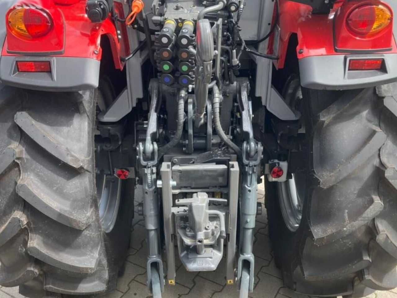 Трактор колесный Massey Ferguson 3FR.85 CAB EFFICIENT