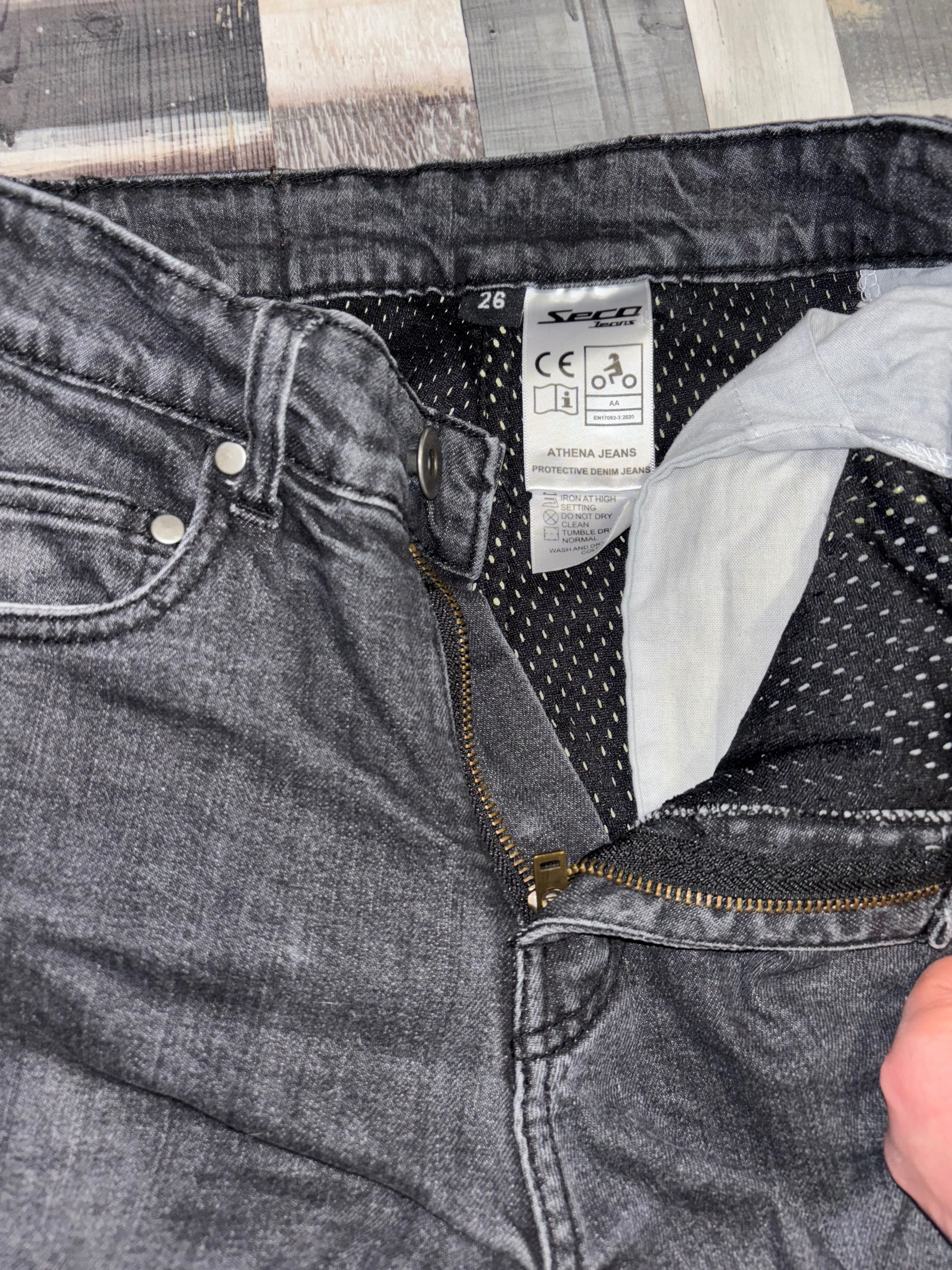 Продавам дамски мото дънки SECA slim fit