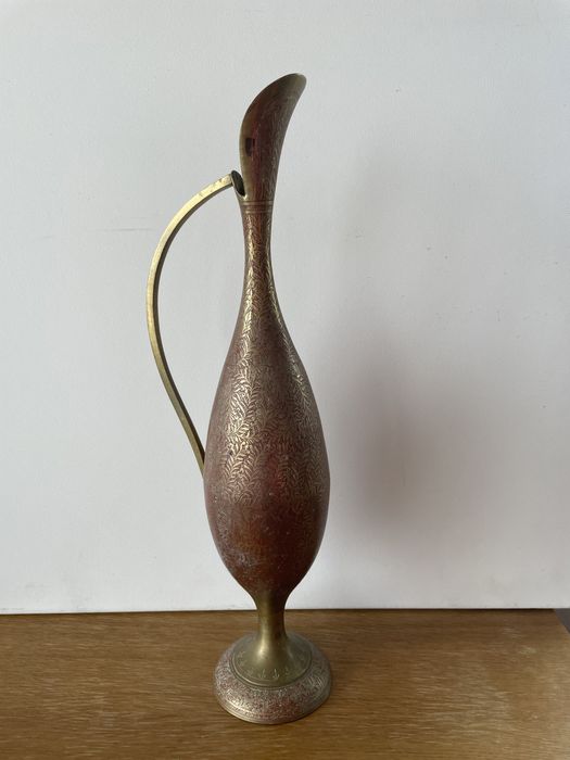 Vase din alama emailată