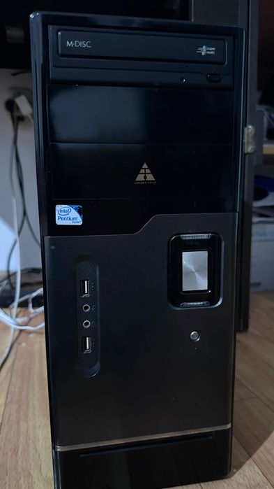 Компьютер, процессор,колонка, клавиатура  всё вместе