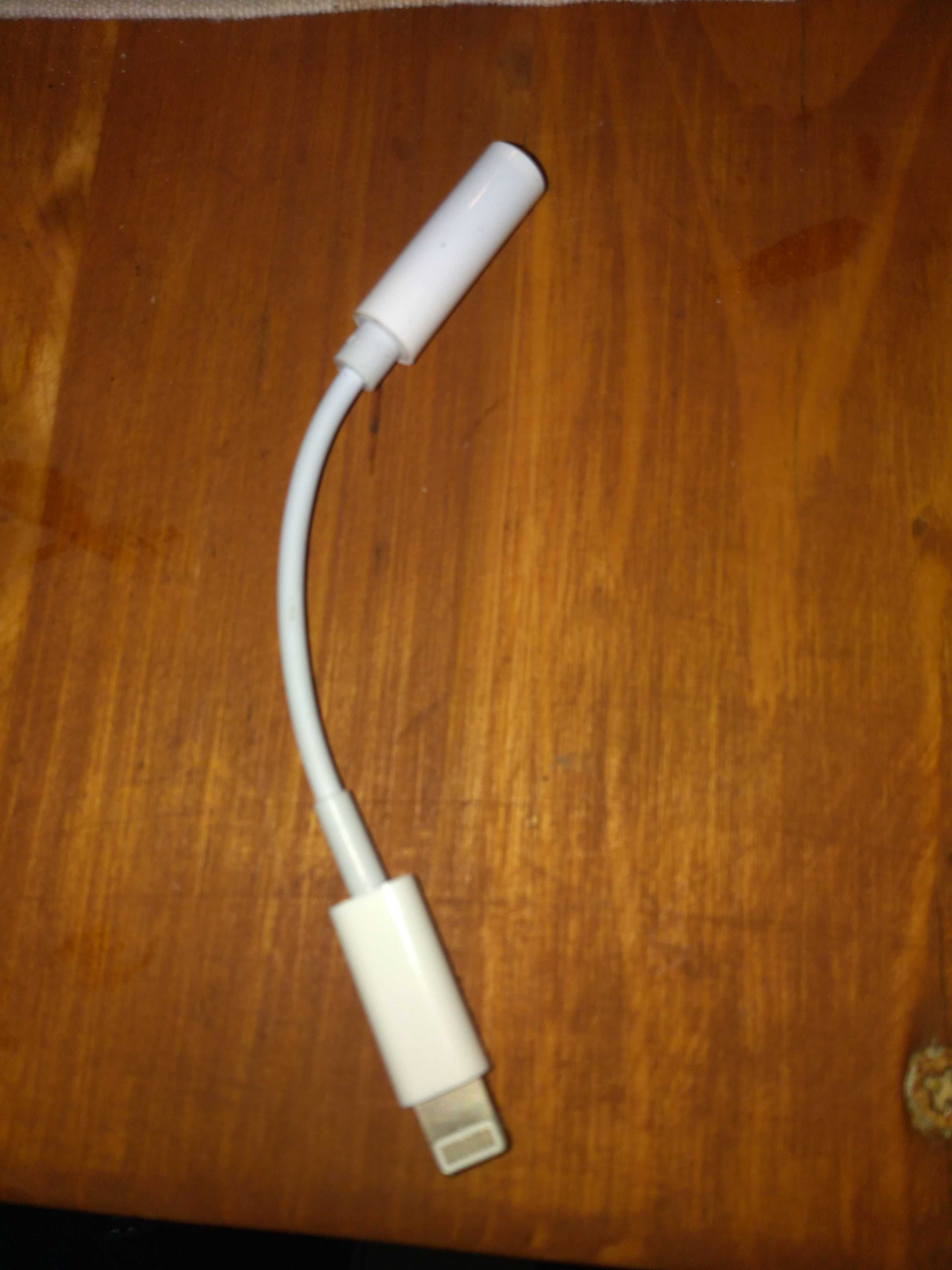 Преходник адаптер 3.5мм lightning  за слушалки Apple Iphone 7,8,10,11