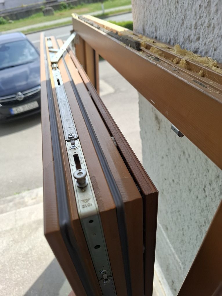 Geam triplu termopan, profil lemn stratificat/pvc ( 125 x 200)