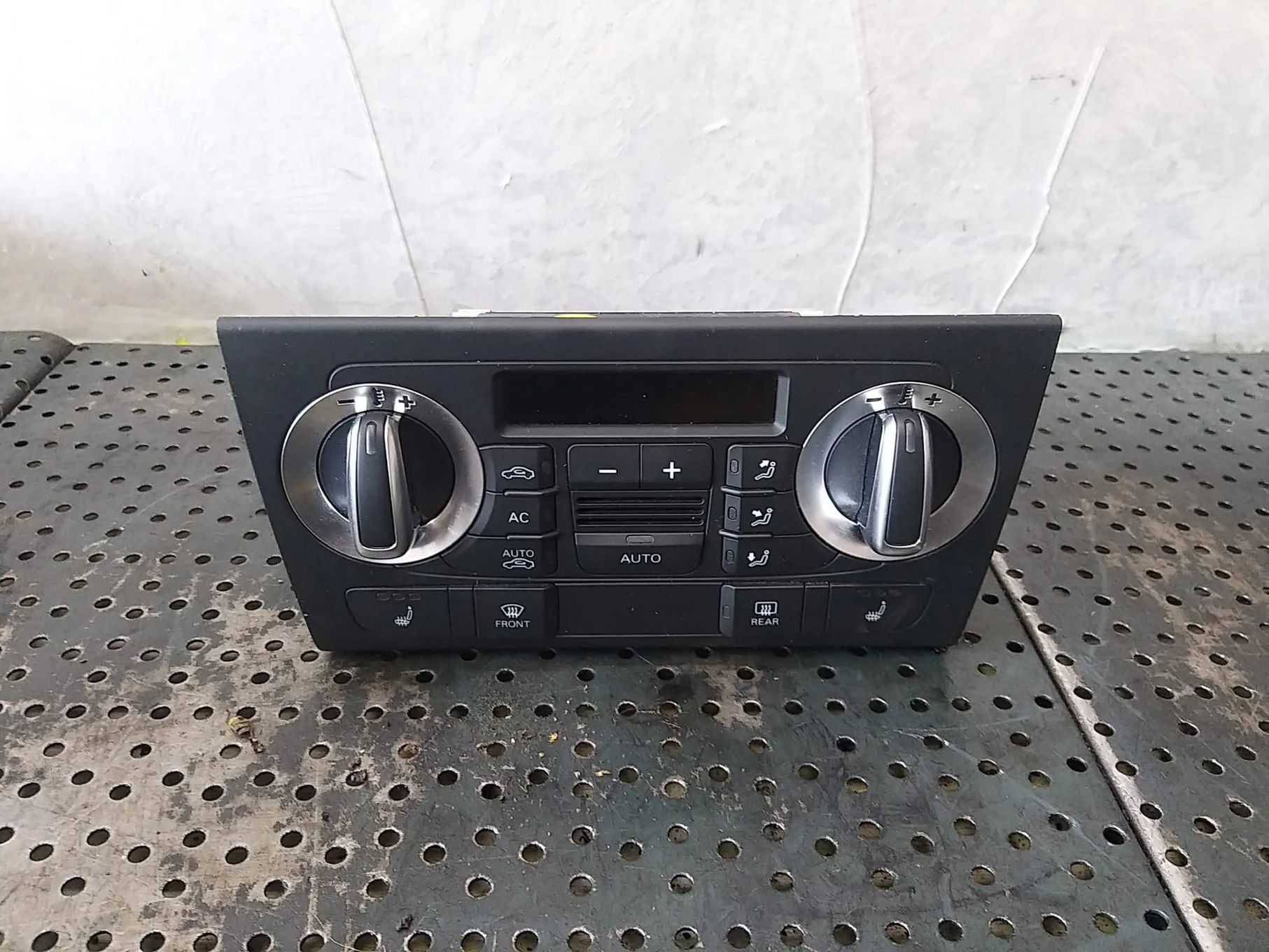 Panou comanda clima ac audi q3 8u 8u0820043c a2c53408517
