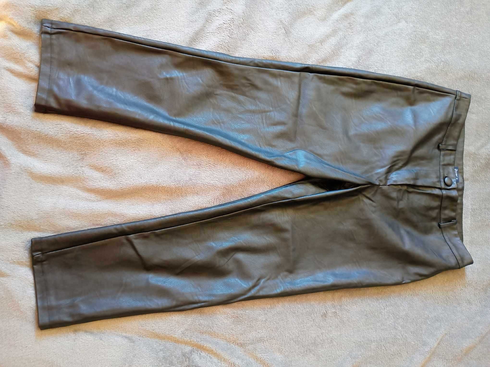 Pantaloni de piele